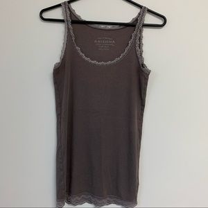 ✨ 2/$15 ✨🛍 Arizona Jean Company Gray Tank Top With Lace Trim